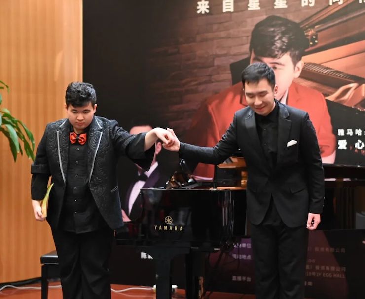音乐双子星，点亮冬日激情！——千亿球友会未来艺术家刘明康爱心公益音乐沙龙